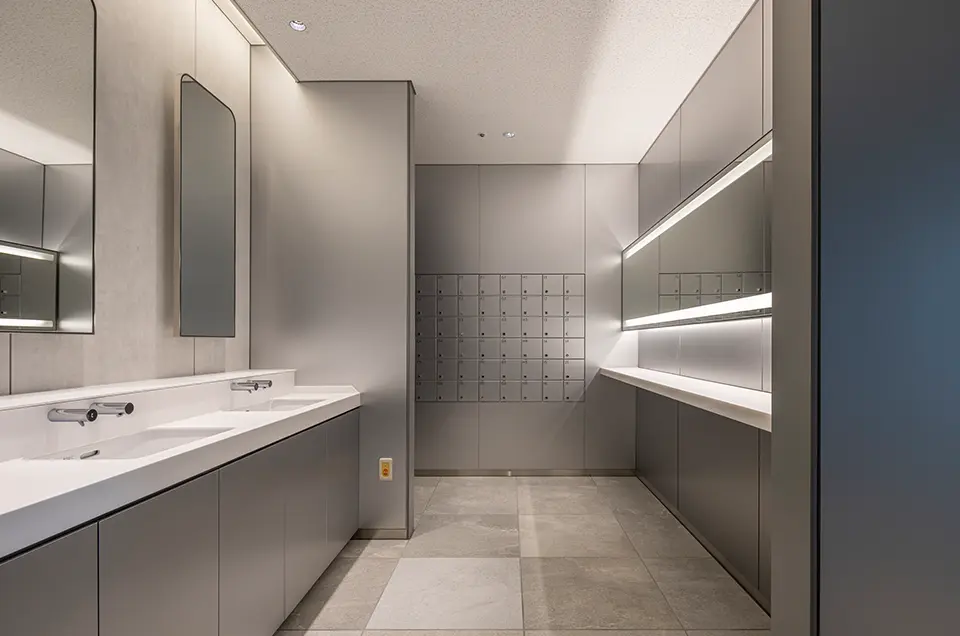 Lavatory on a standard floor
